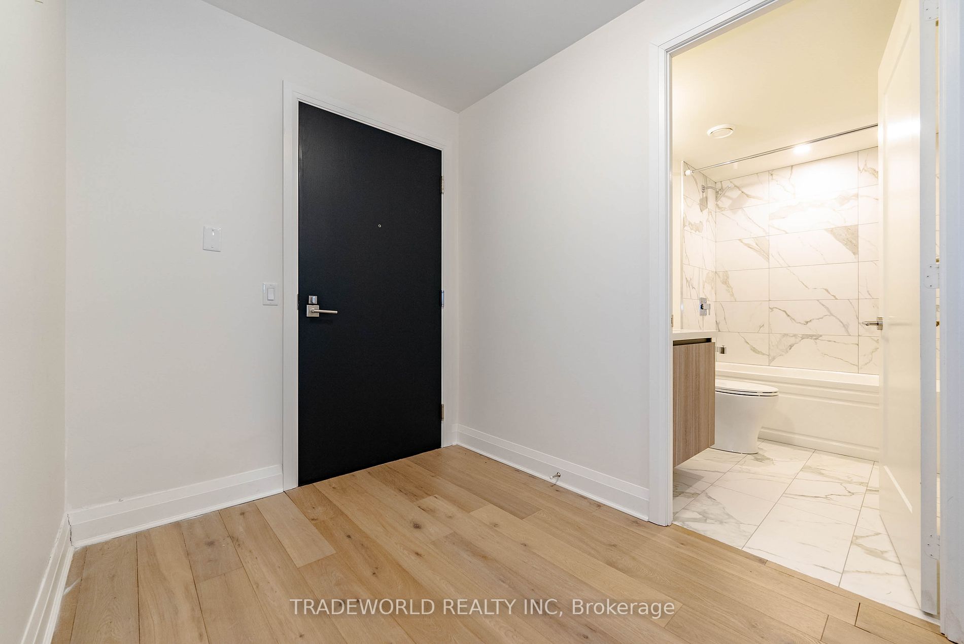 151 Avenue Road, #305