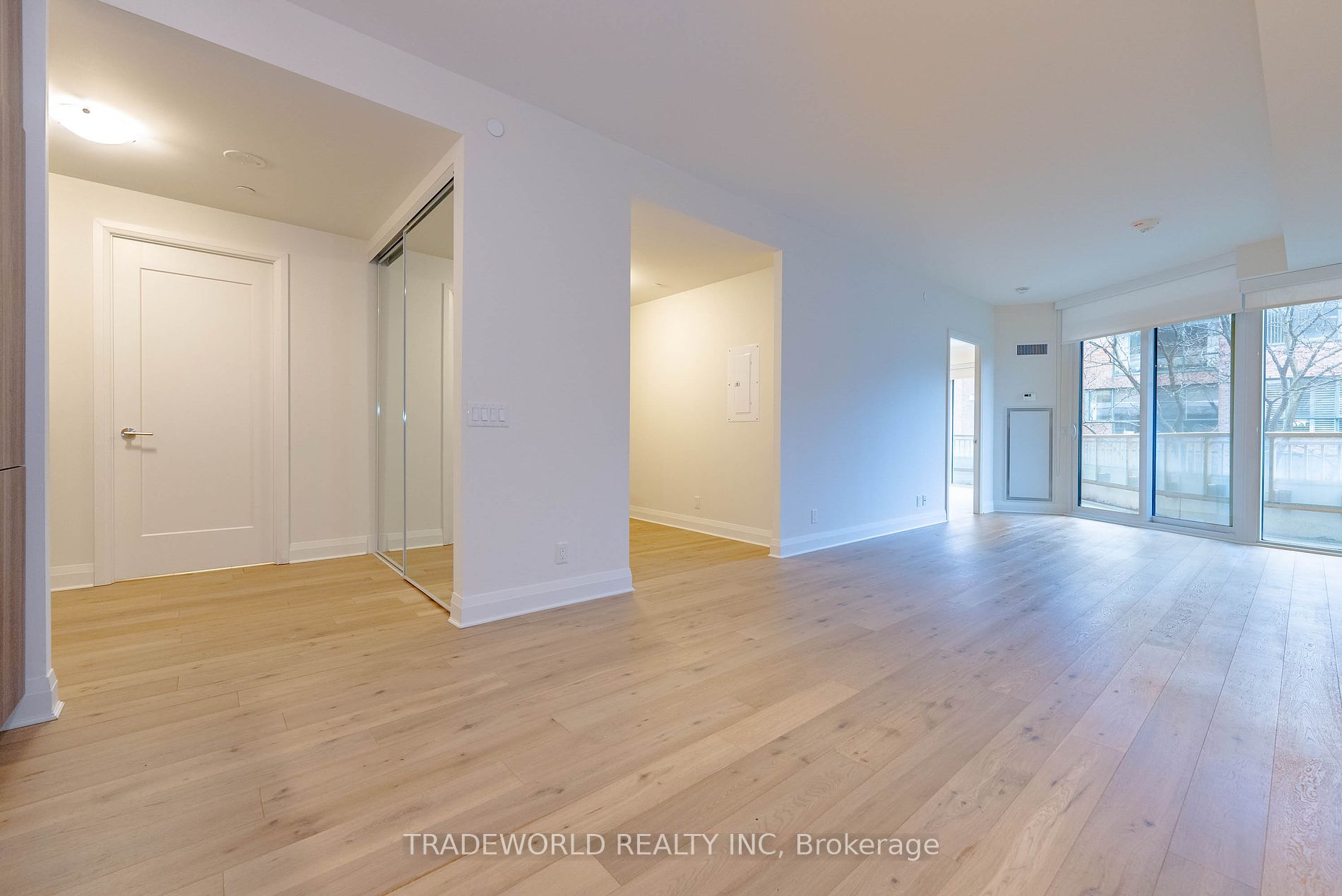 151 Avenue Road, #305