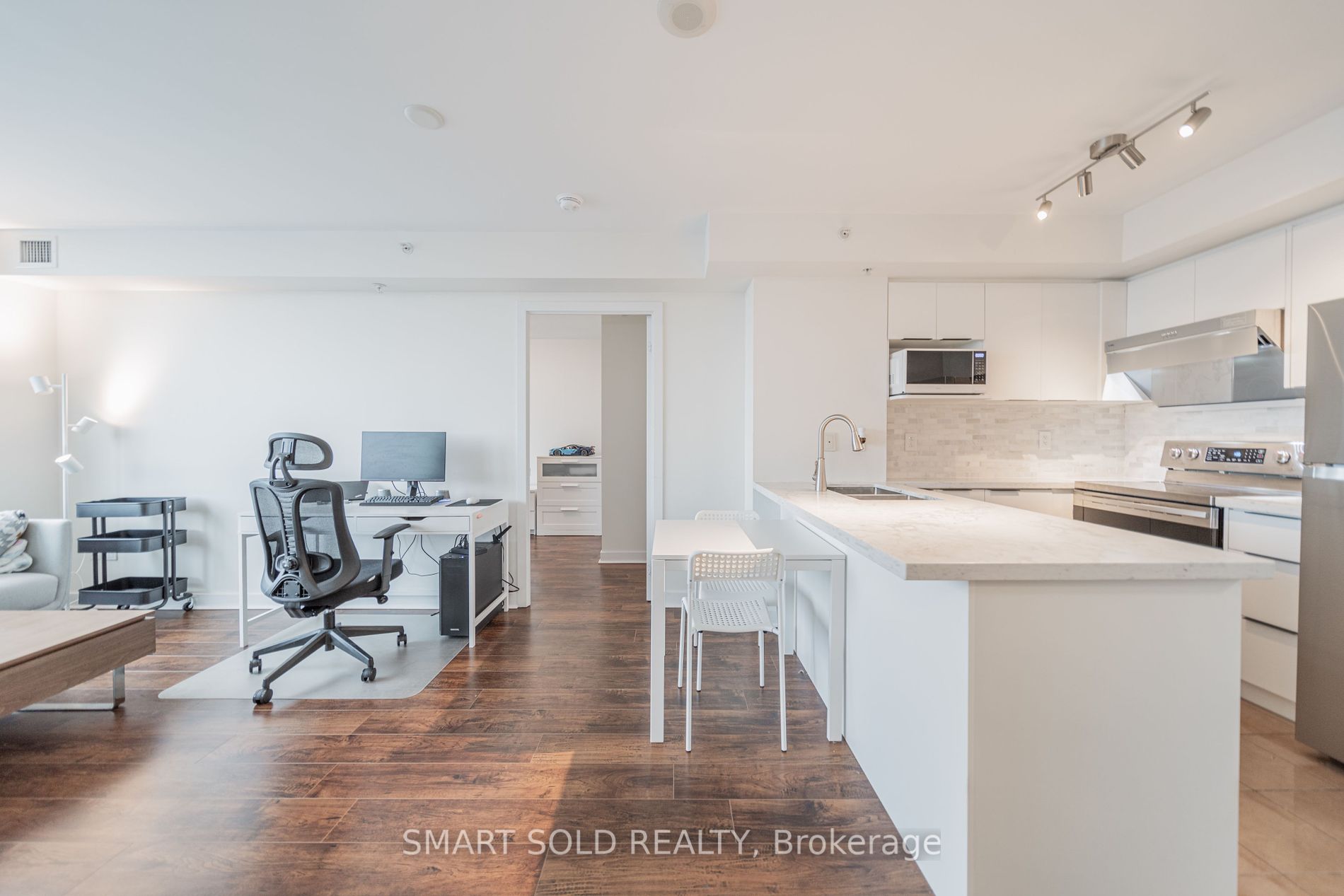 5740 Yonge Street, #606