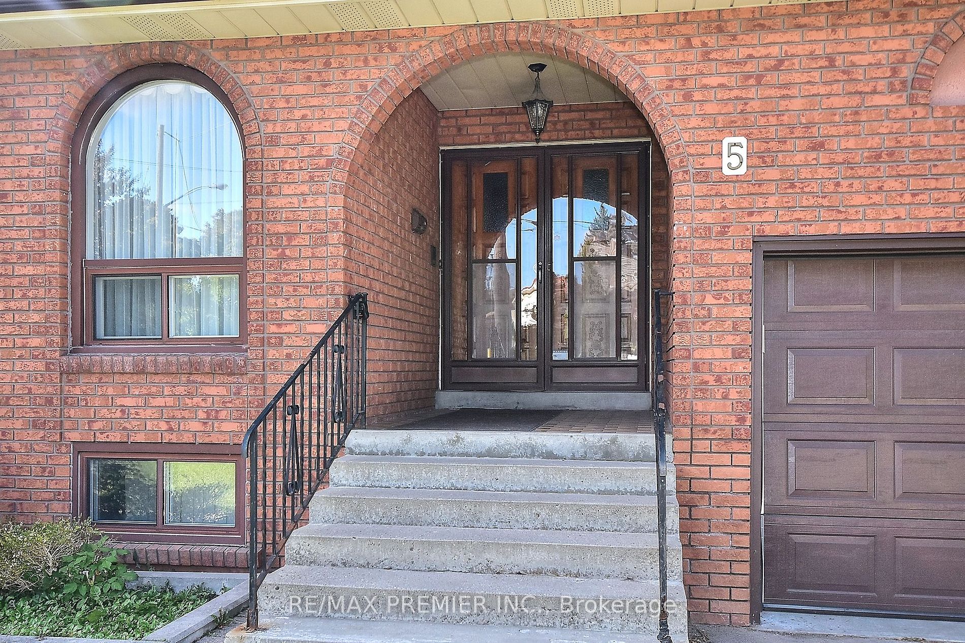 5 Pamcrest Drive