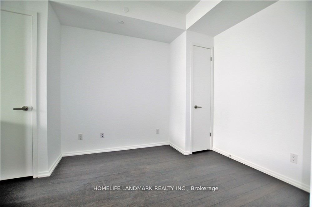 197 Yonge St, #1704