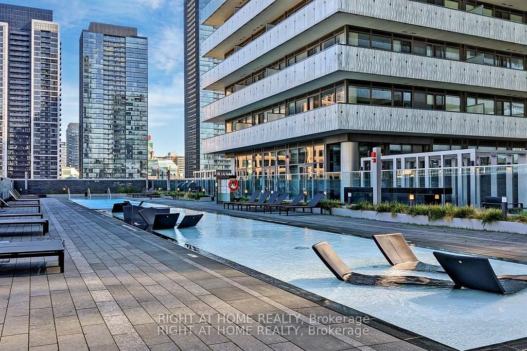 50 Charles St E, #2607