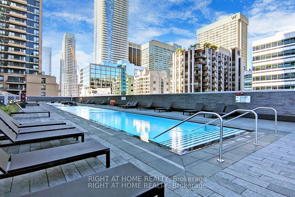 50 Charles St E, #2607