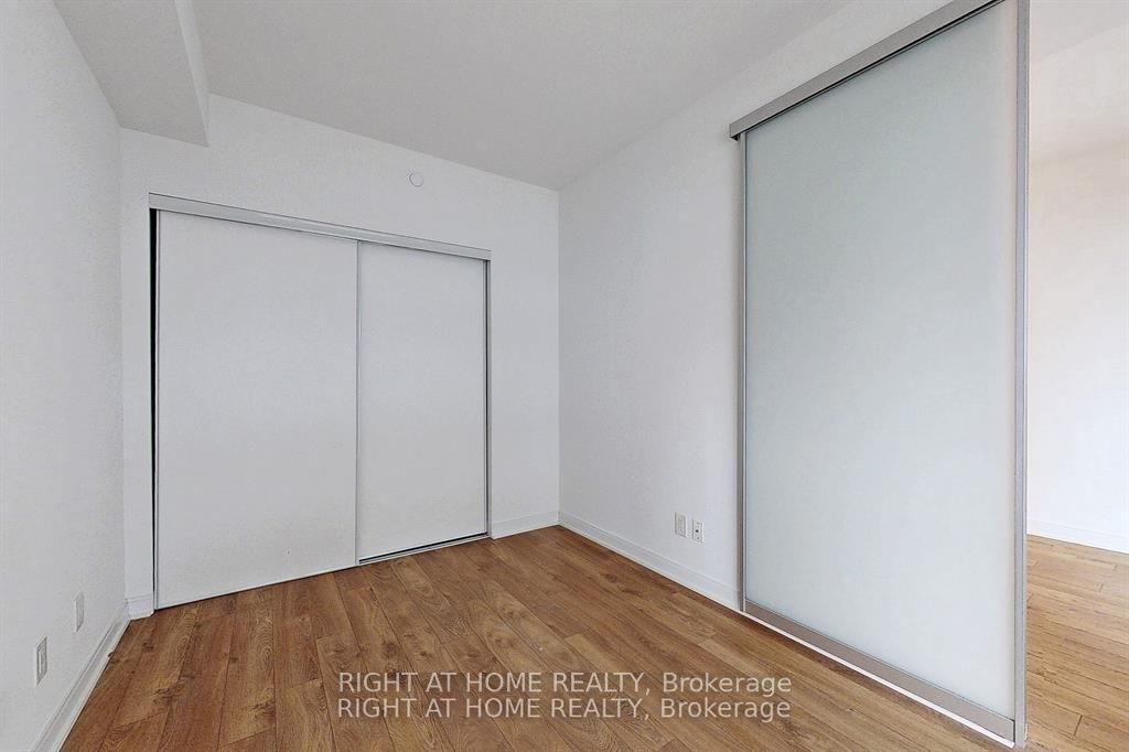 50 Charles St E, #2607