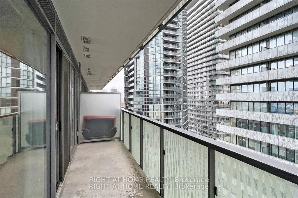 50 Charles St E, #2607