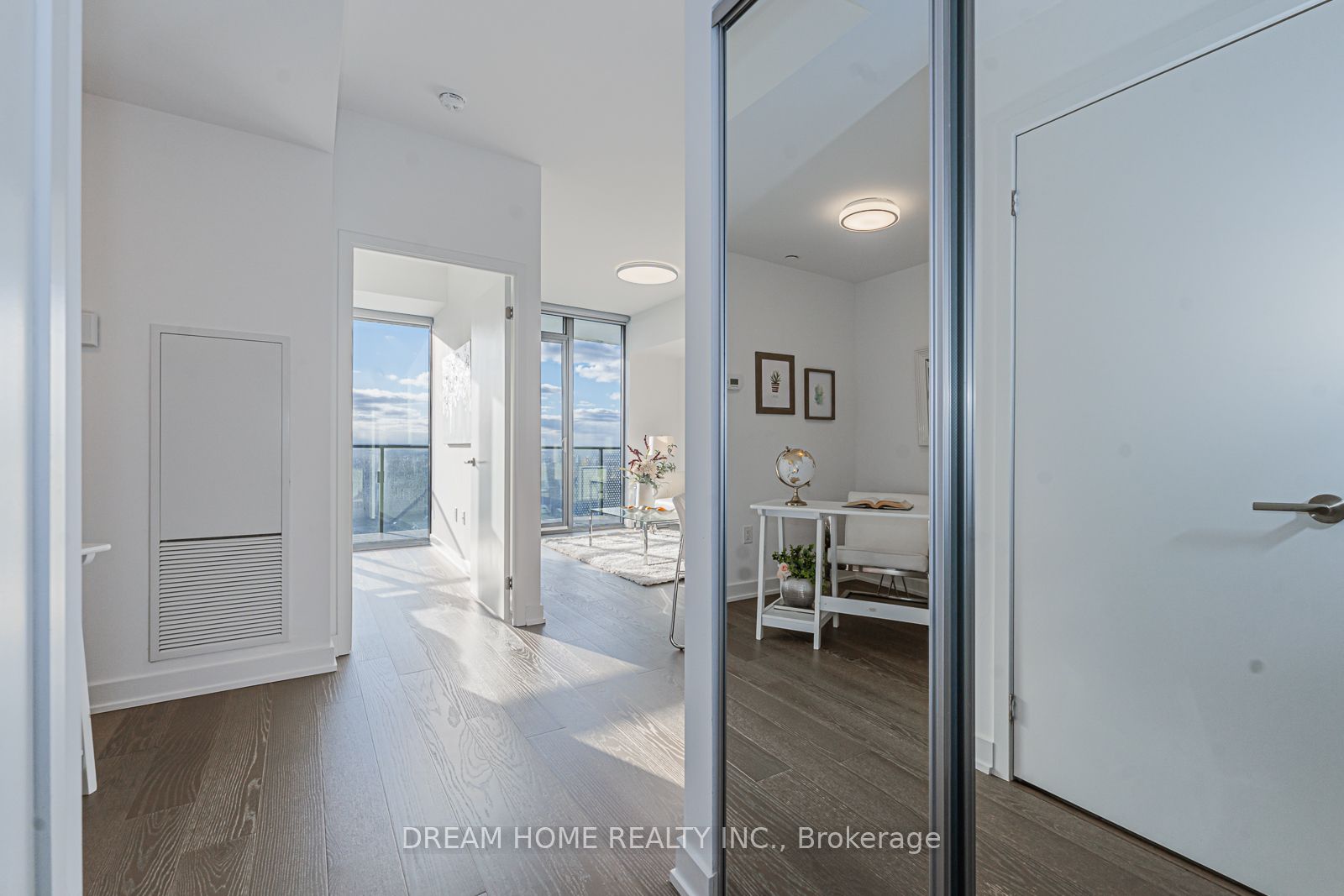 11 Wellesley St W, #5906