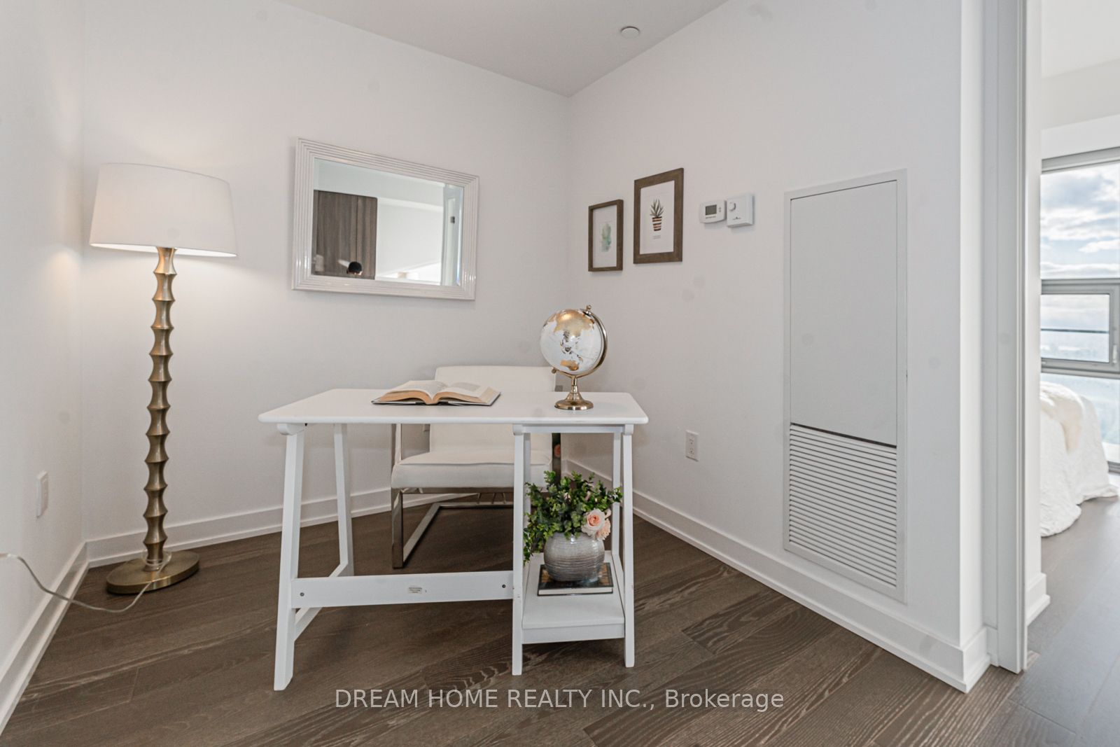 11 Wellesley St W, #5906