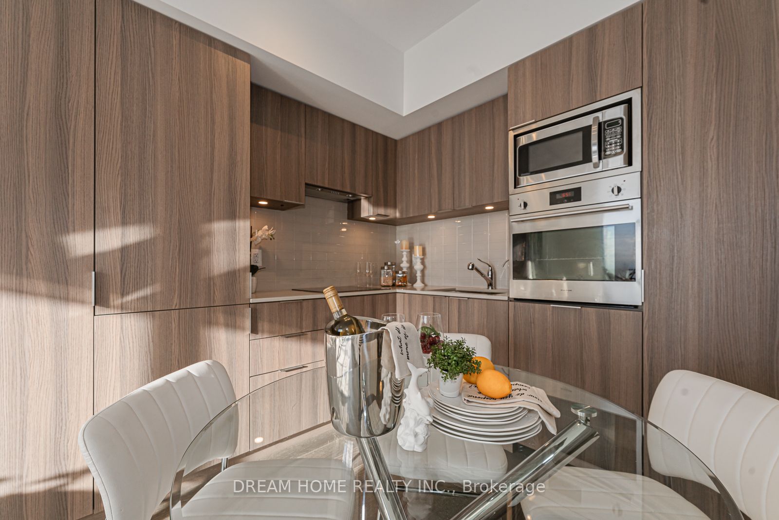 11 Wellesley St W, #5906