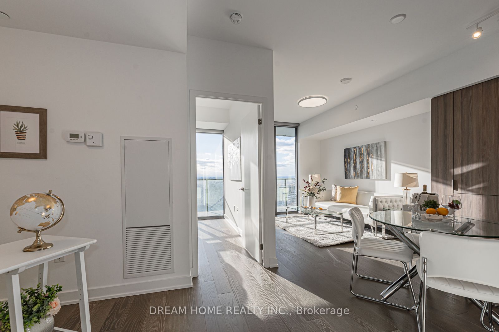 11 Wellesley St W, #5906