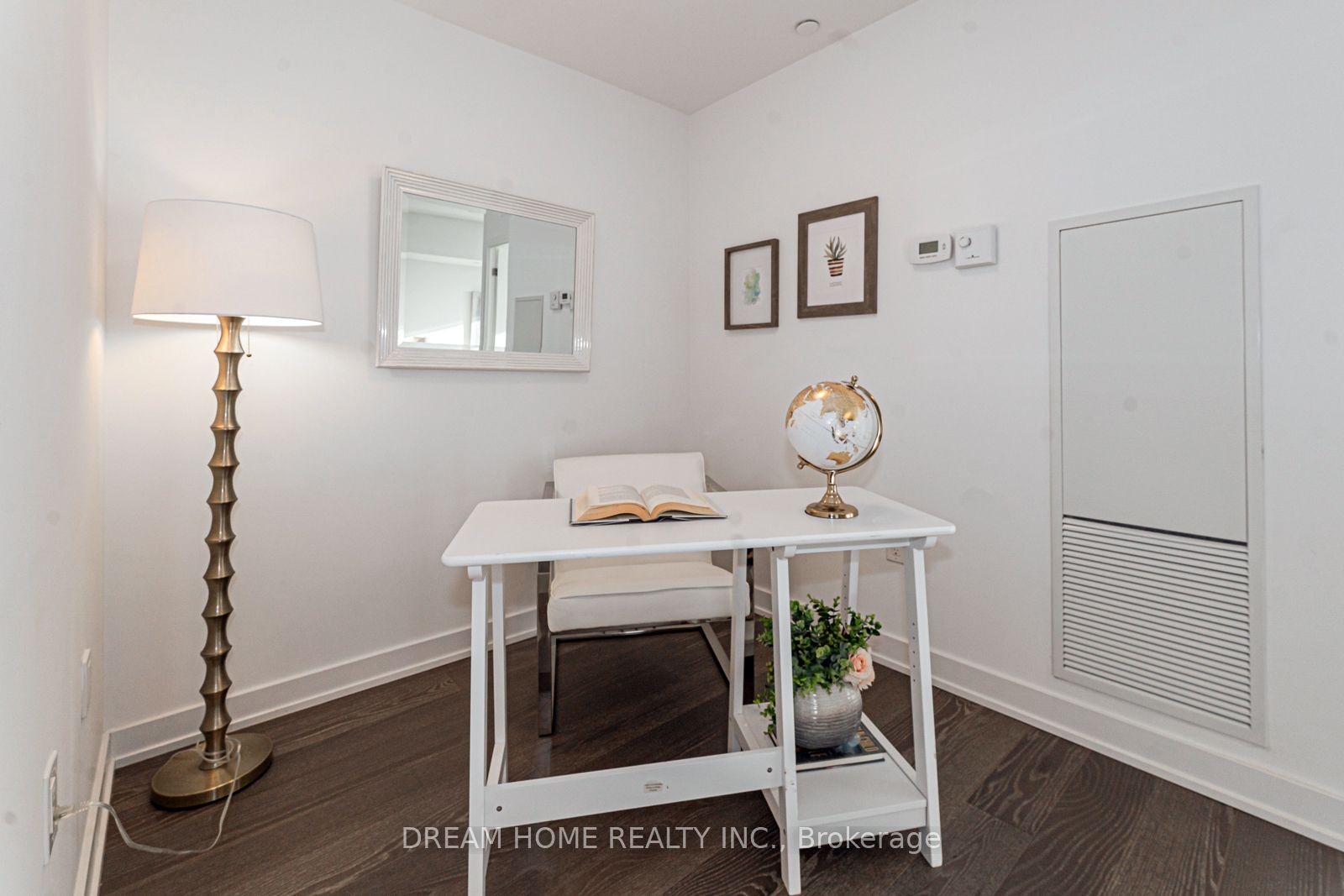 11 Wellesley St W, #5906