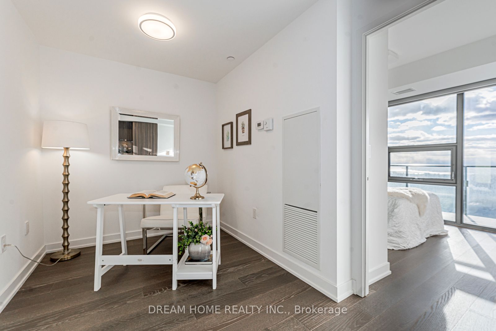 11 Wellesley St W, #5906