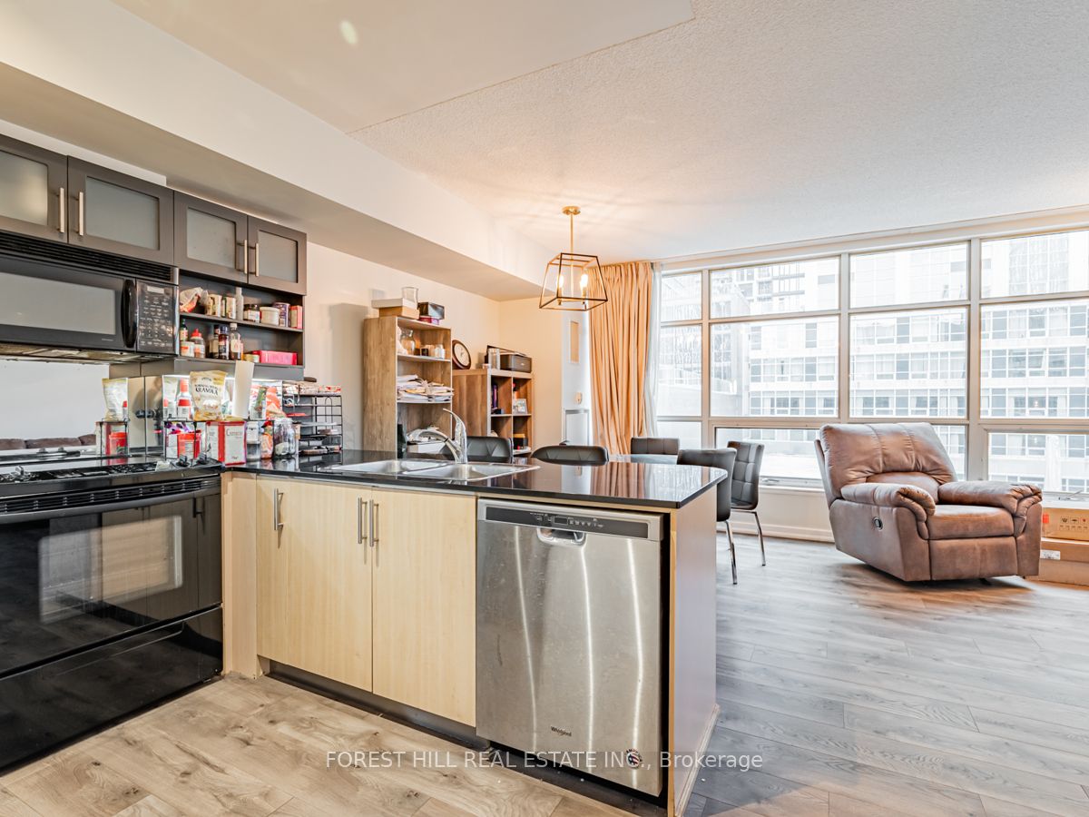 350 Wellington Street W #424