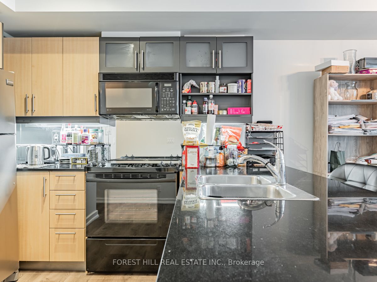 350 Wellington Street W #424