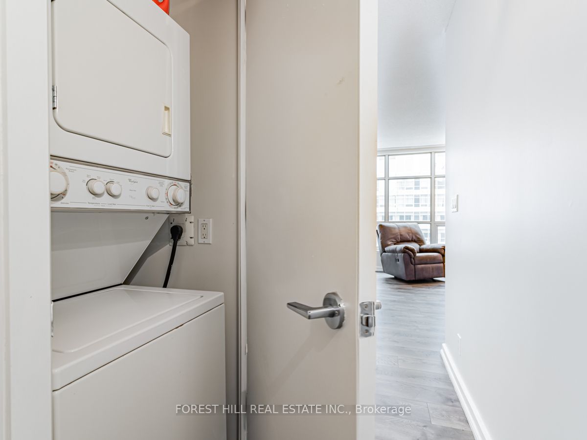 350 Wellington Street W #424