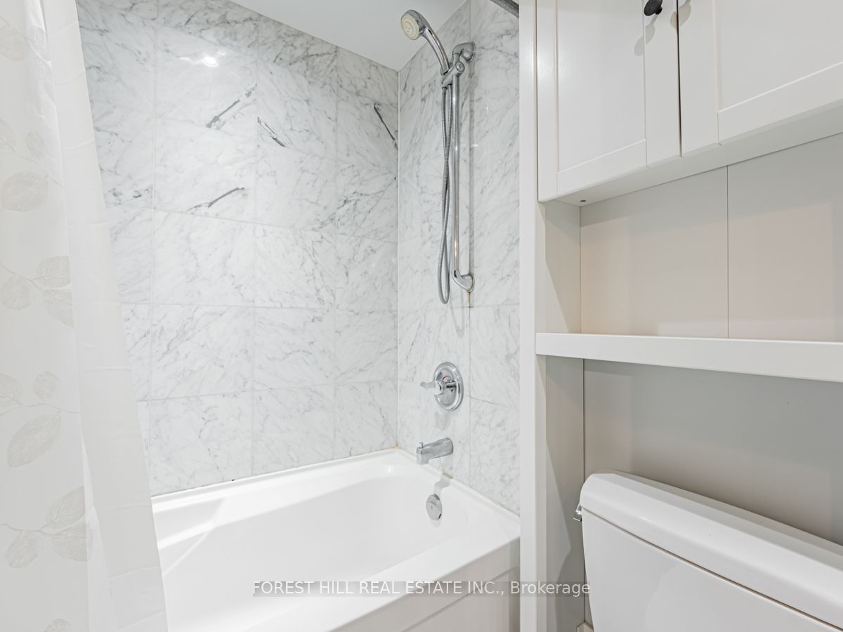 350 Wellington Street W #424