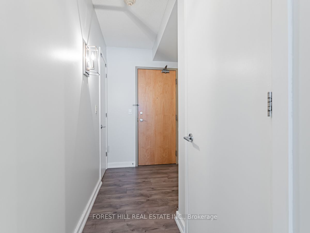 350 Wellington Street W #424