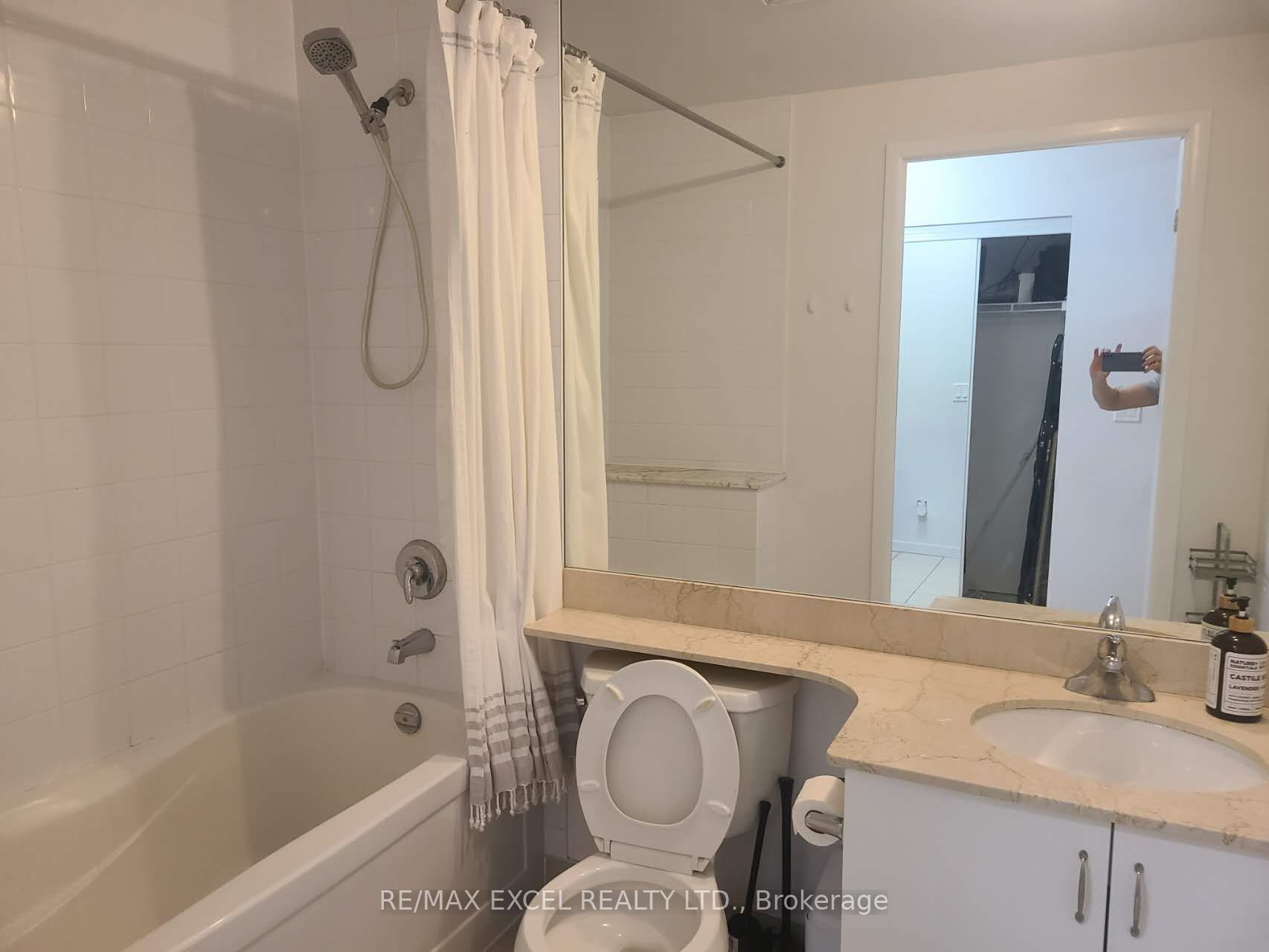 215 Fort York Blvd, #217