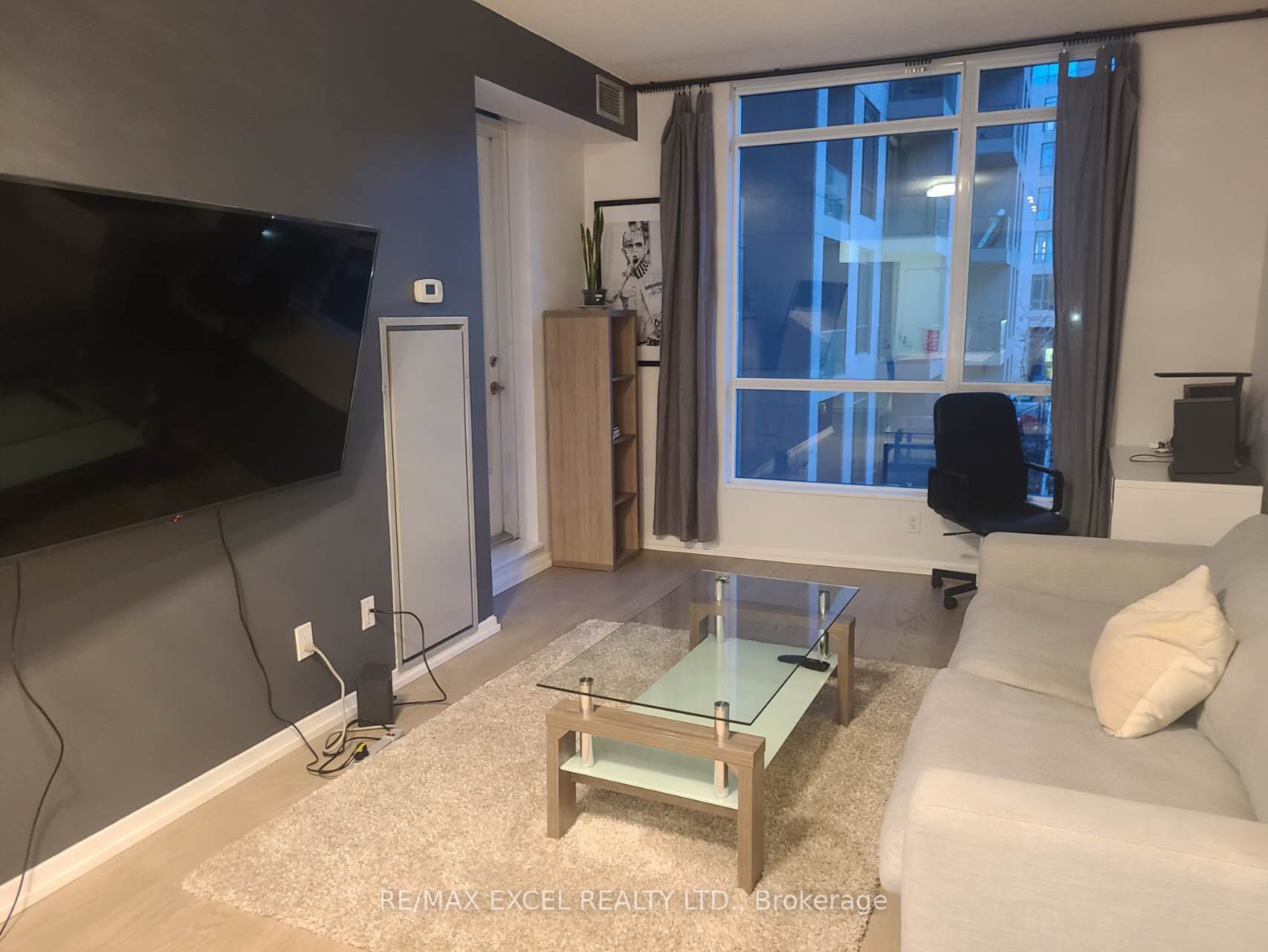 215 Fort York Blvd, #217