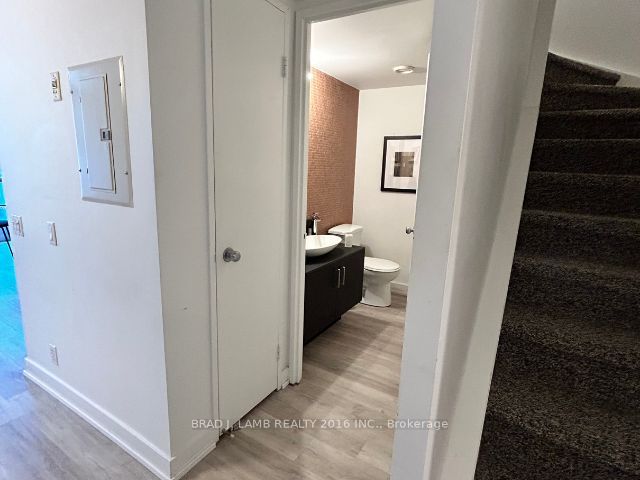 36 Charlotte Street, #708