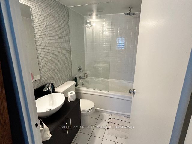 36 Charlotte Street, #708