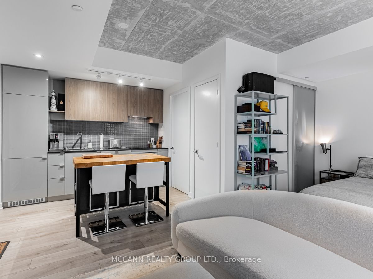 161 Roehampton Avenue, #332