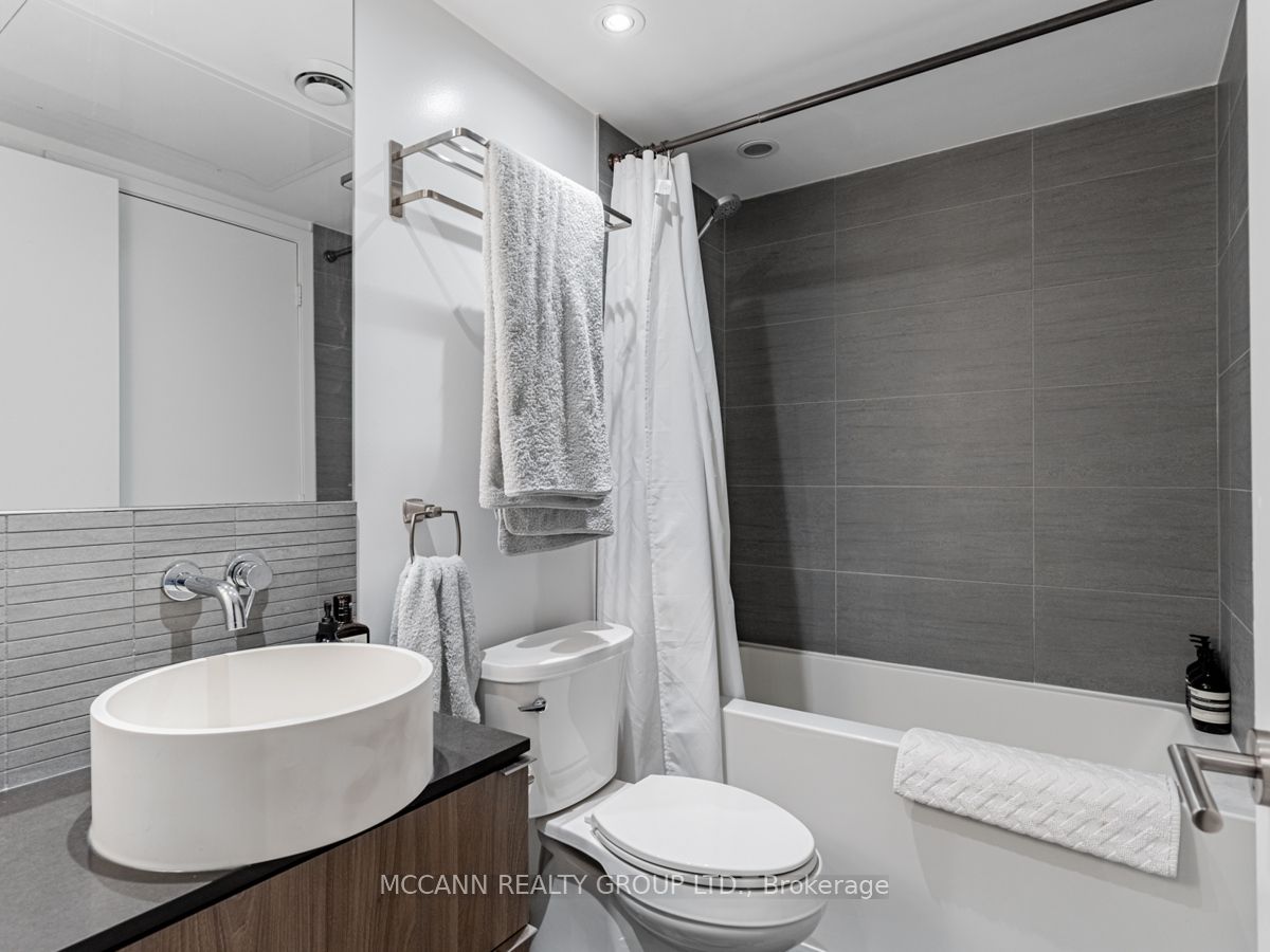 161 Roehampton Avenue, #332