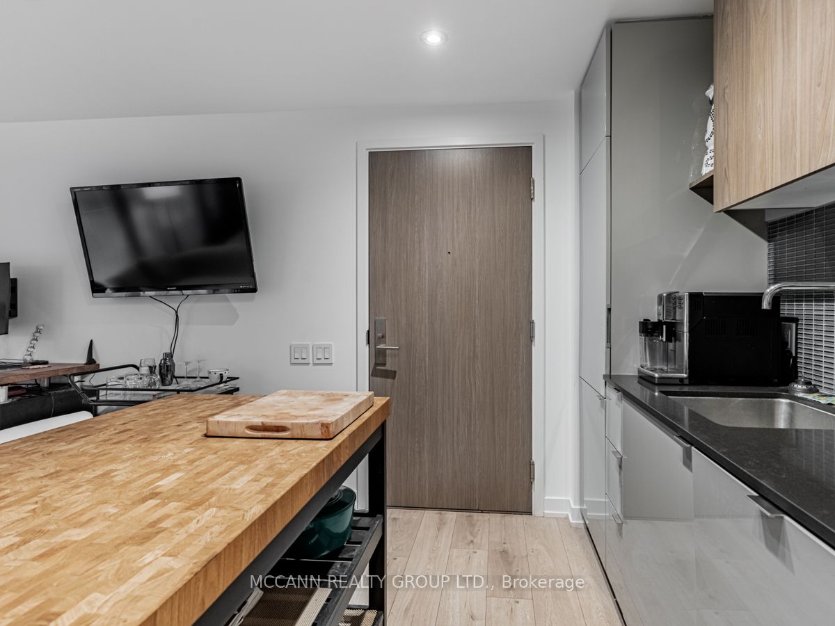161 Roehampton Avenue, #332