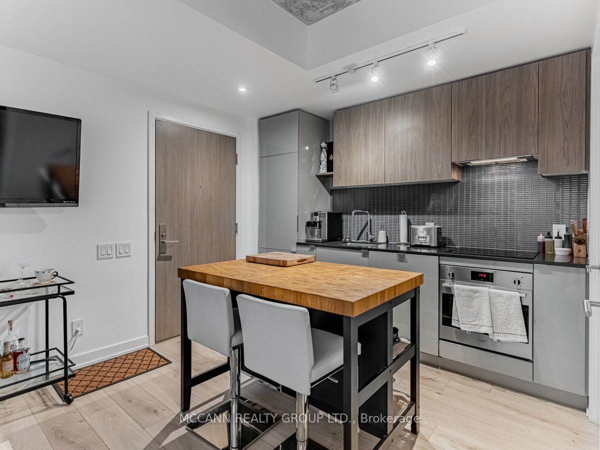 161 Roehampton Avenue, #332