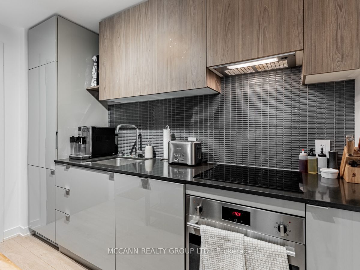 161 Roehampton Avenue, #332