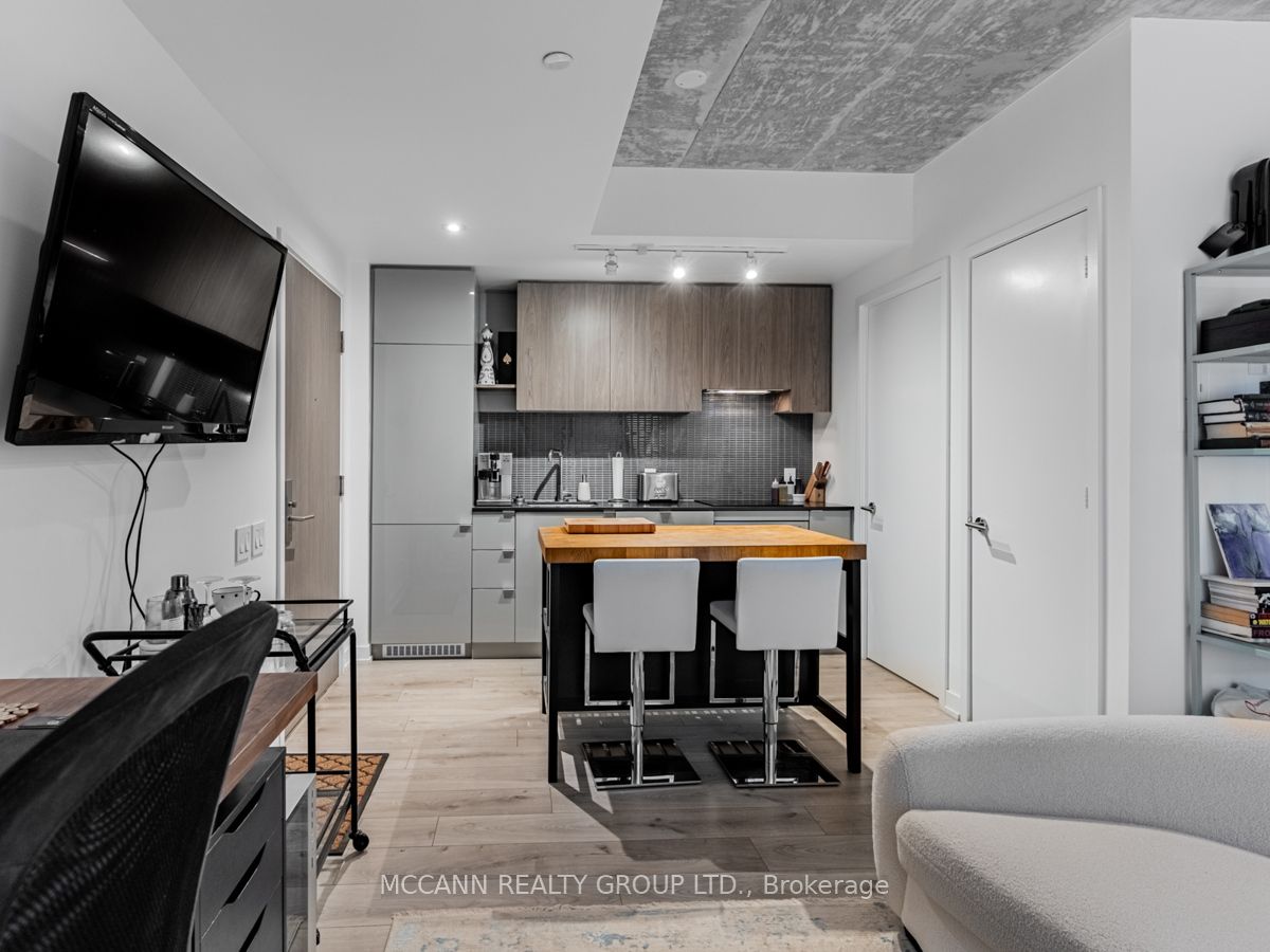 161 Roehampton Avenue, #332
