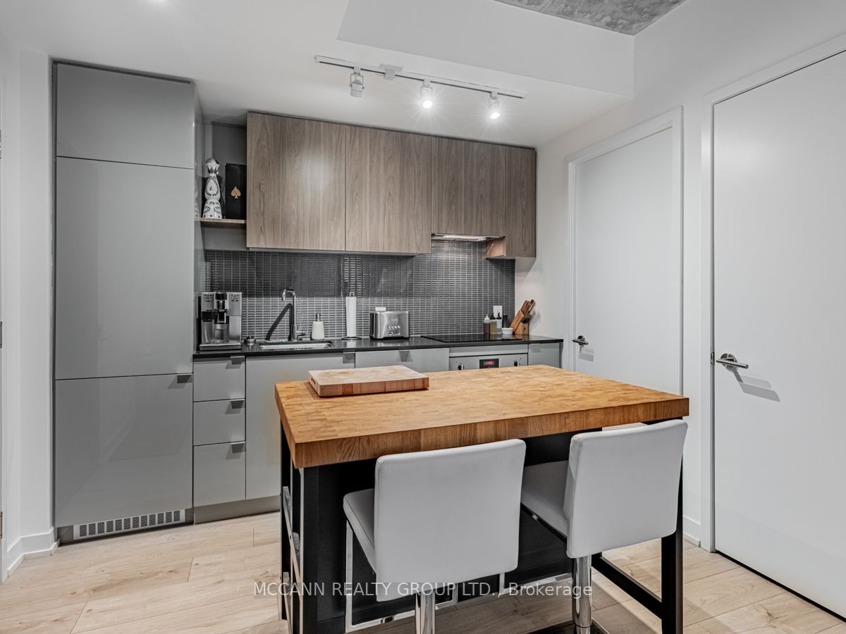 161 Roehampton Avenue, #332