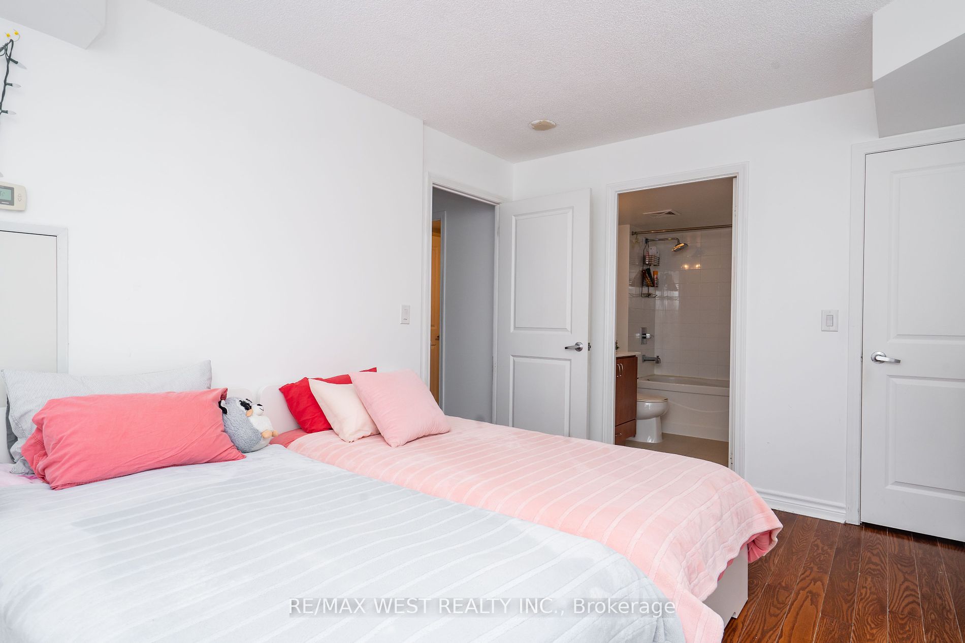 27 Rean Drive, #522