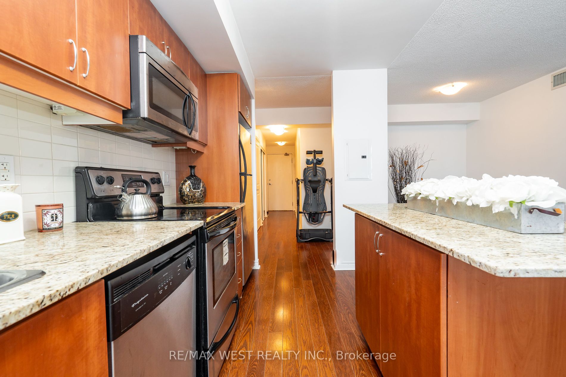 27 Rean Drive, #522