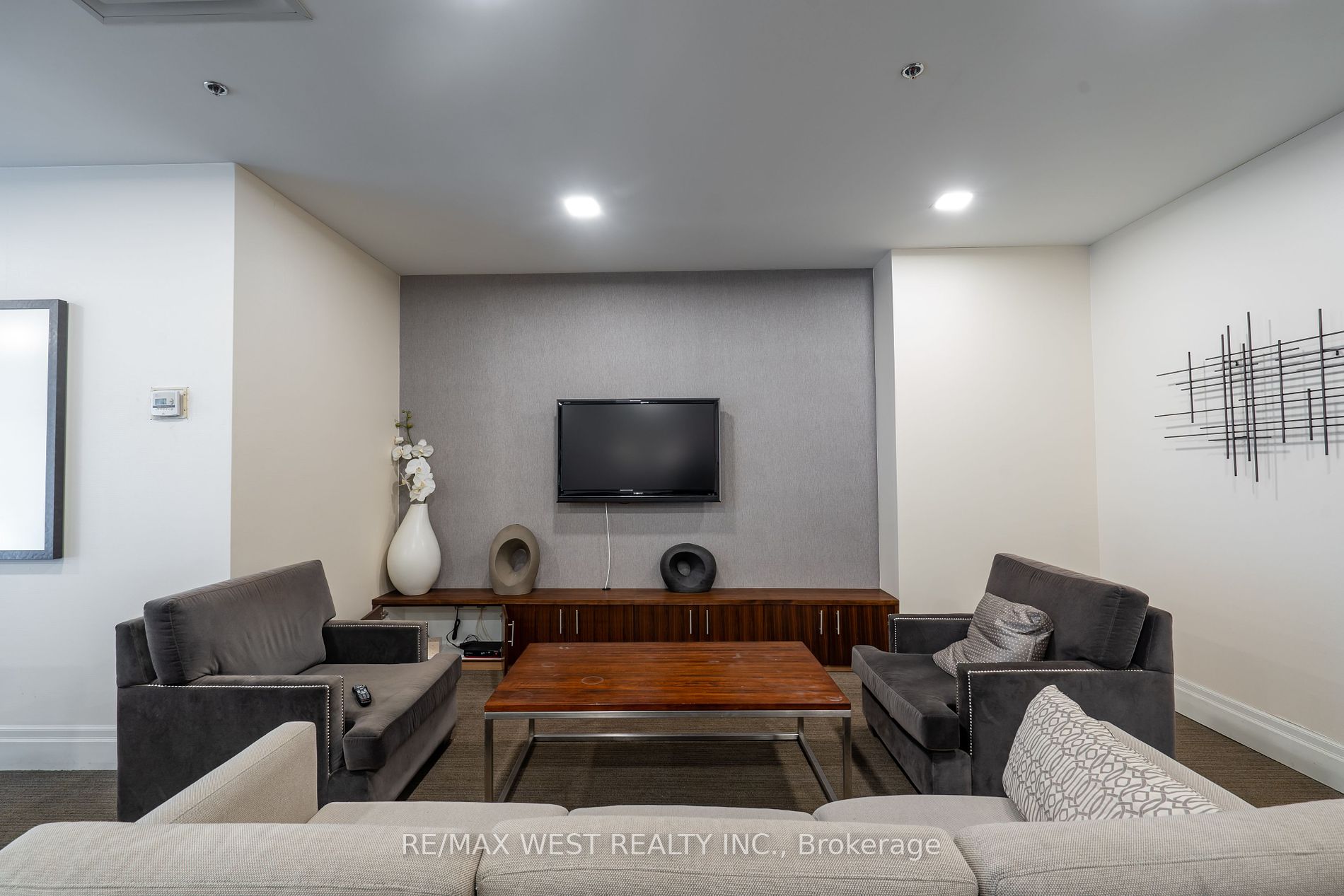 27 Rean Drive, #522