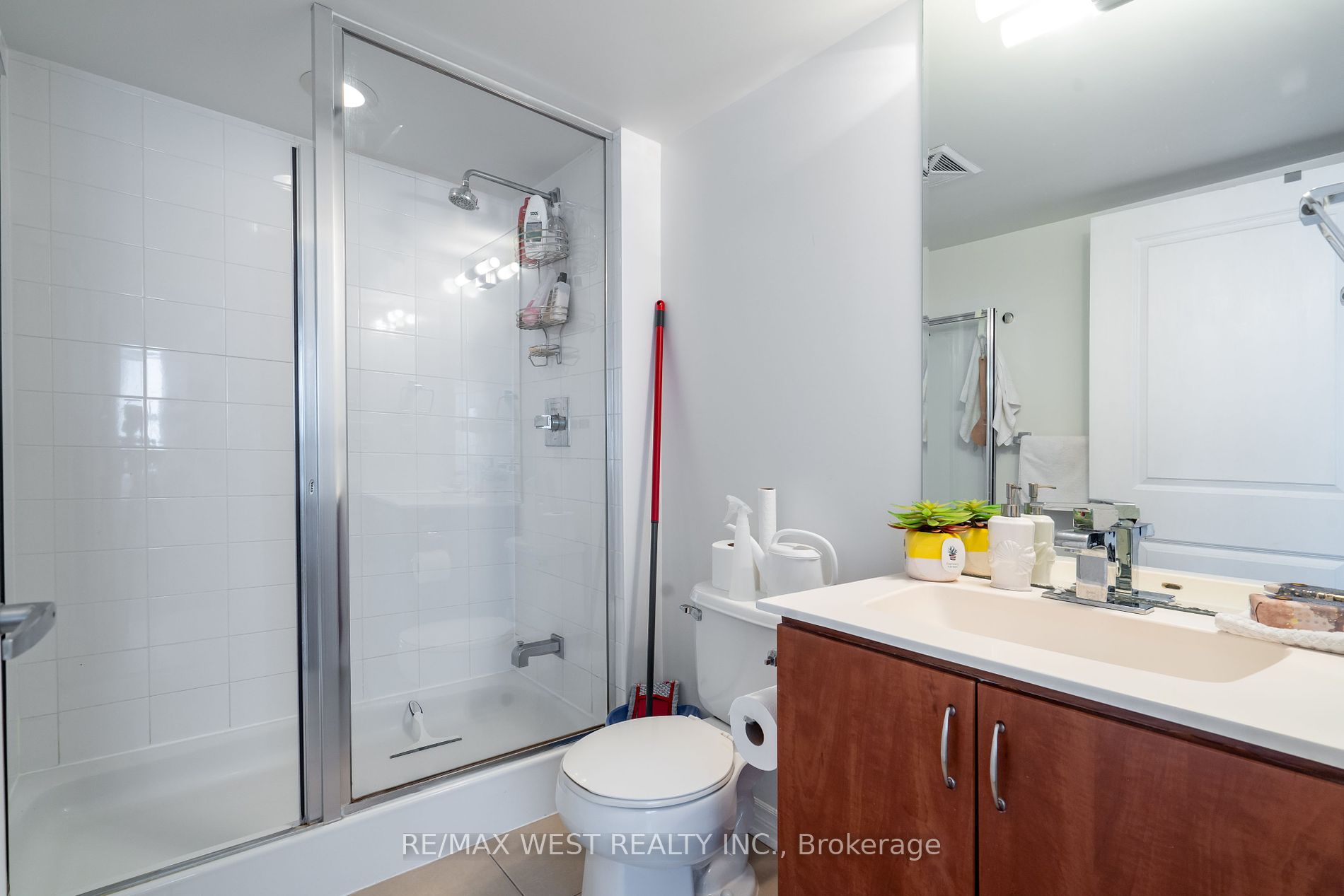 27 Rean Drive, #522