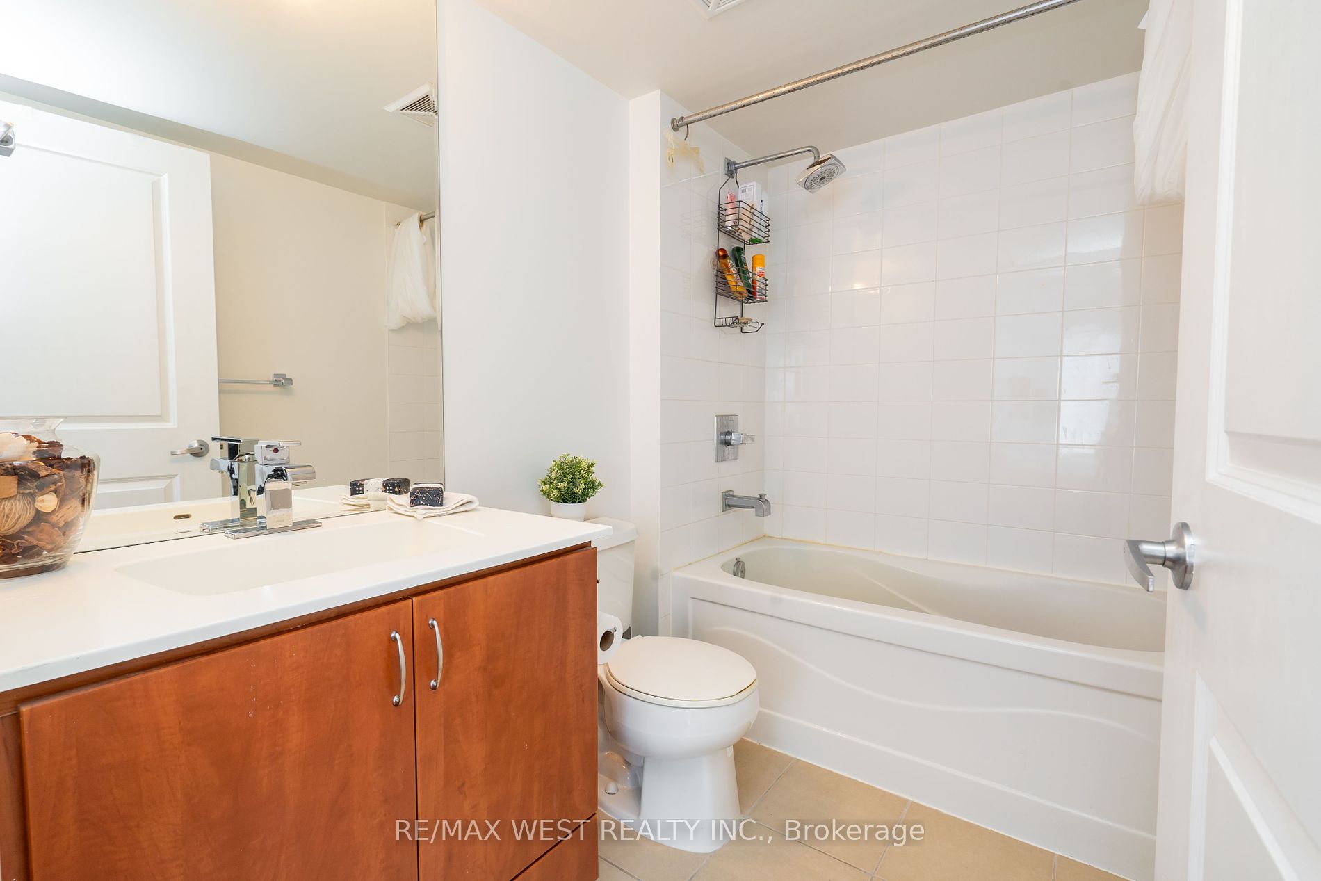27 Rean Drive, #522