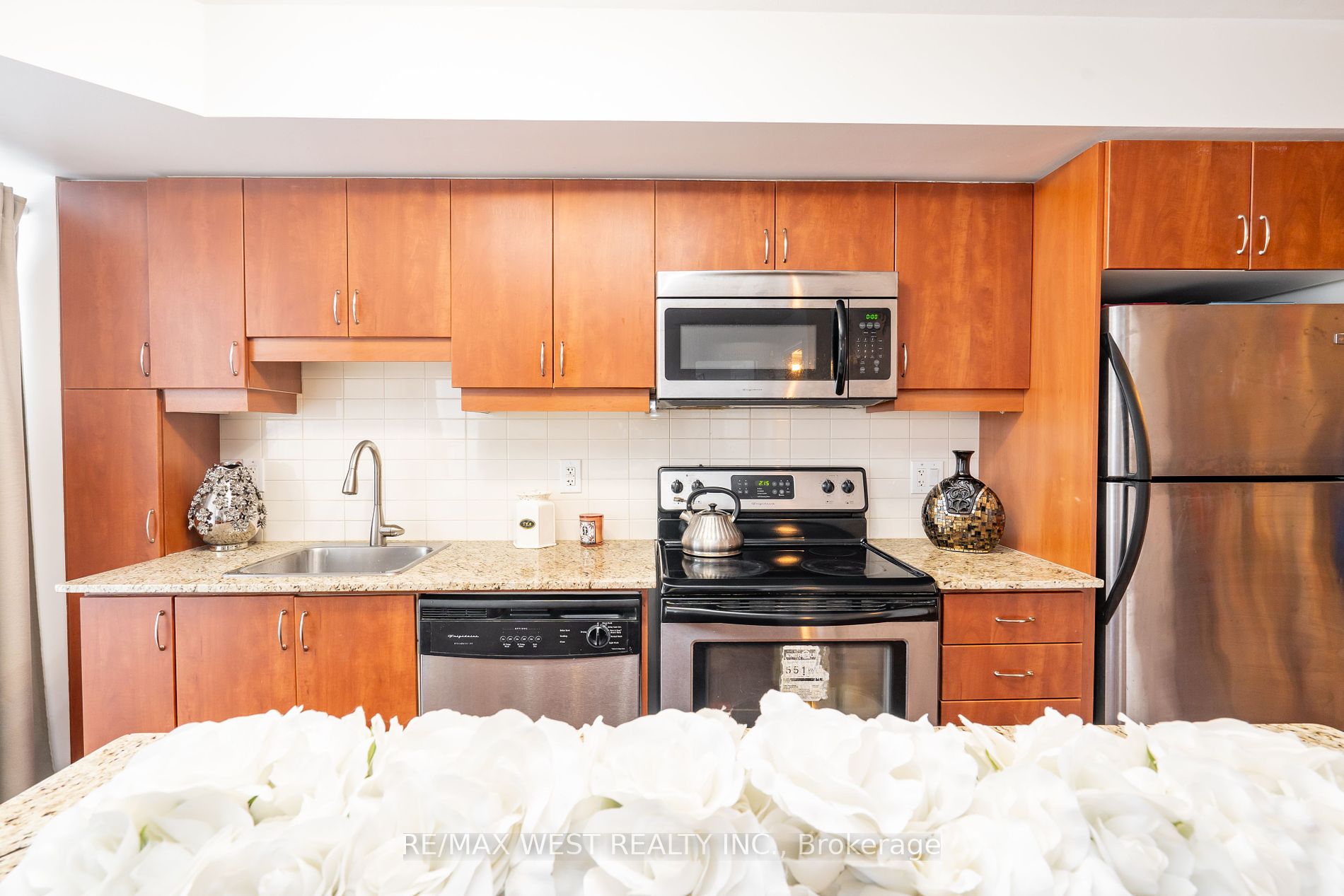 27 Rean Drive, #522