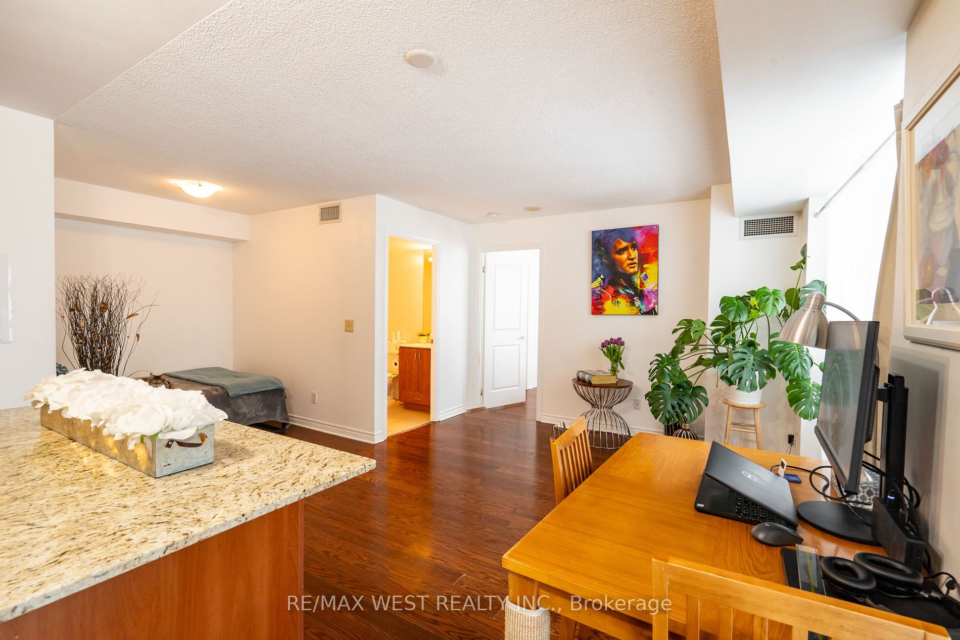 27 Rean Drive, #522