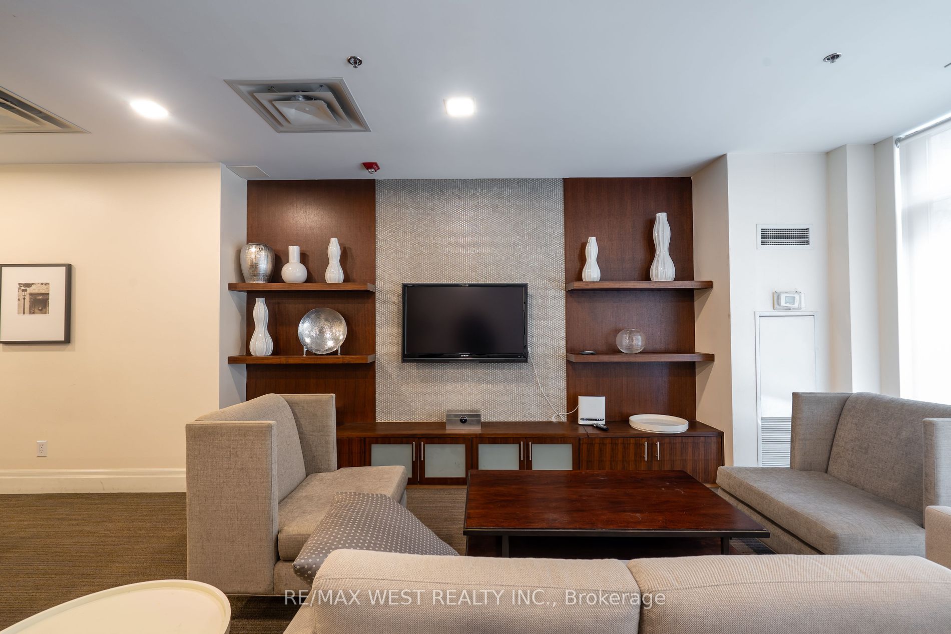 27 Rean Drive, #522