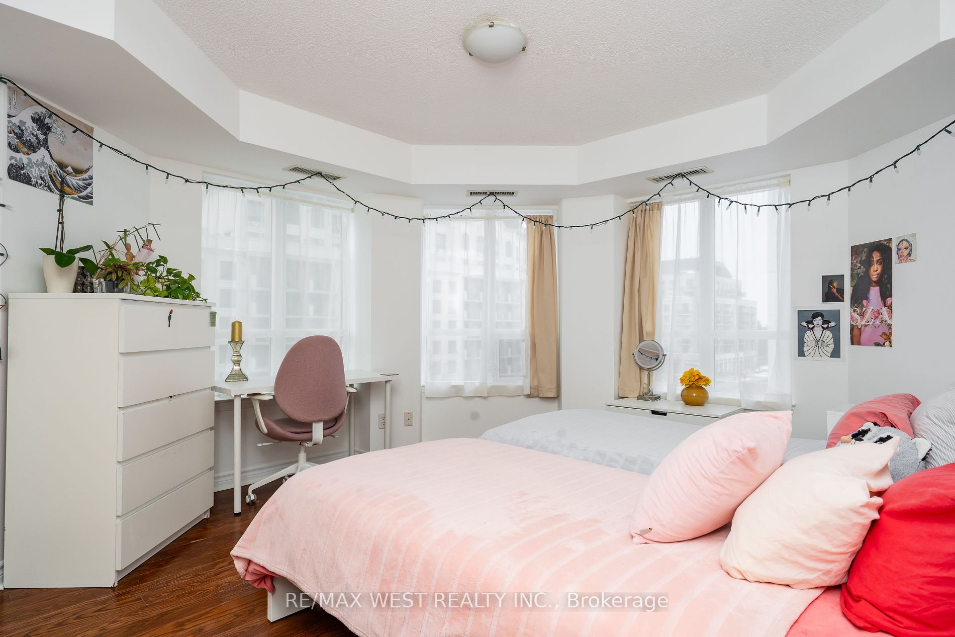 27 Rean Drive, #522