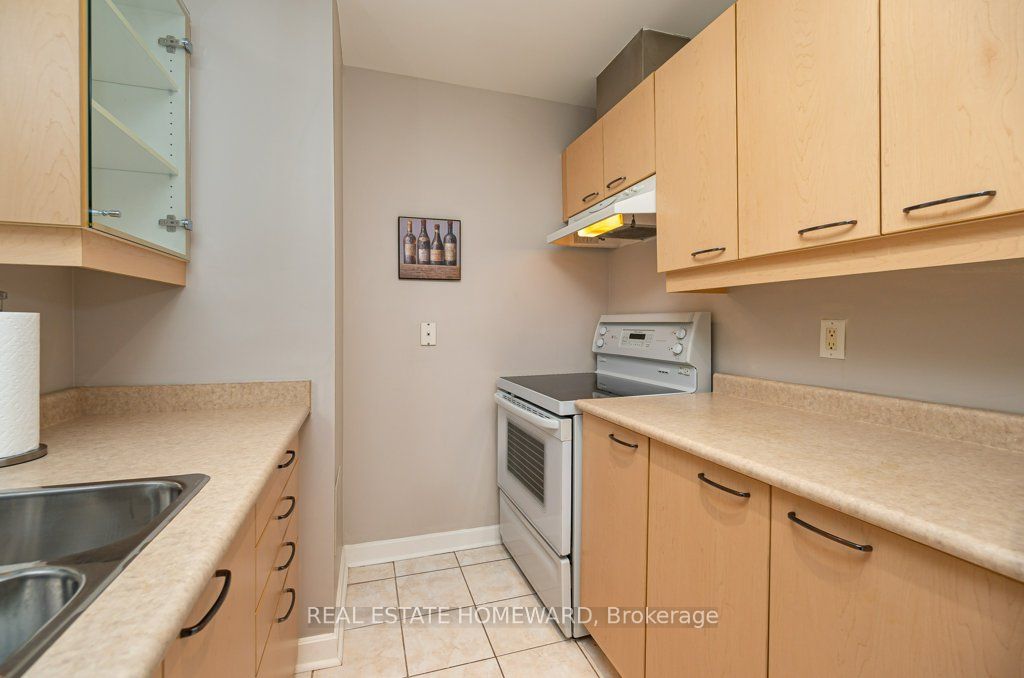 438 Richmond Street W, #219