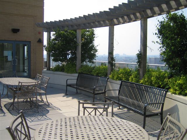 438 Richmond Street W, #219