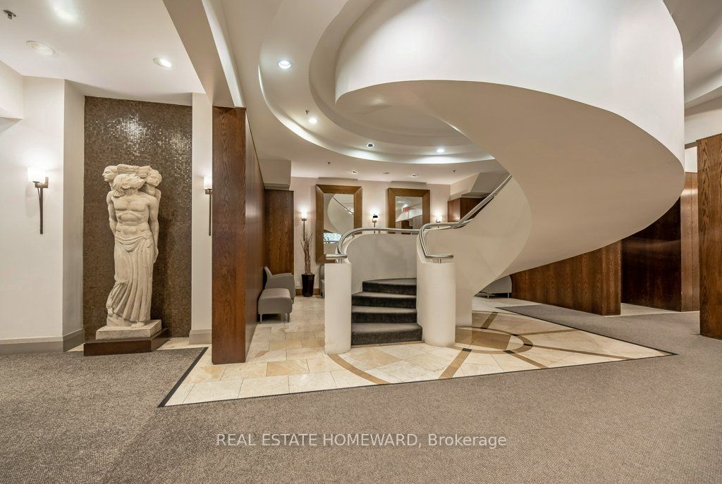 438 Richmond Street W, #219