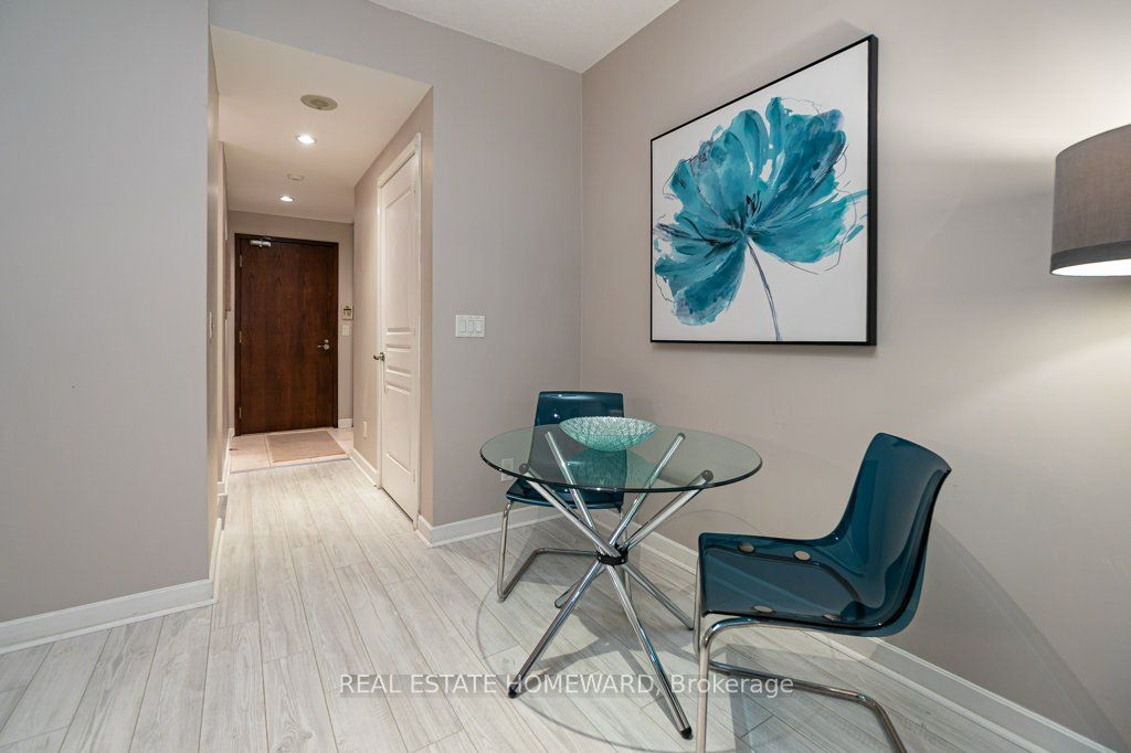 438 Richmond Street W, #219