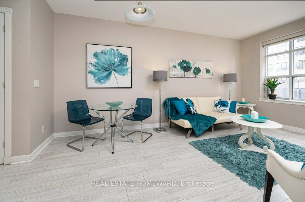 438 Richmond Street W, #219