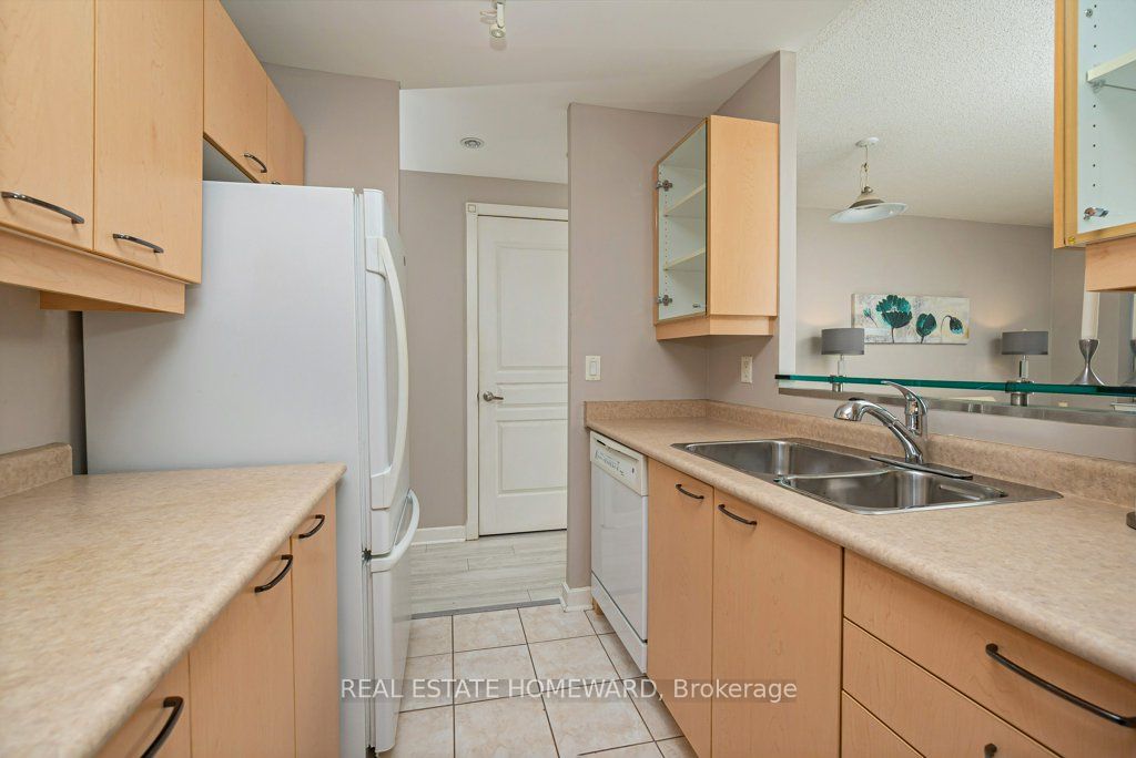 438 Richmond Street W, #219