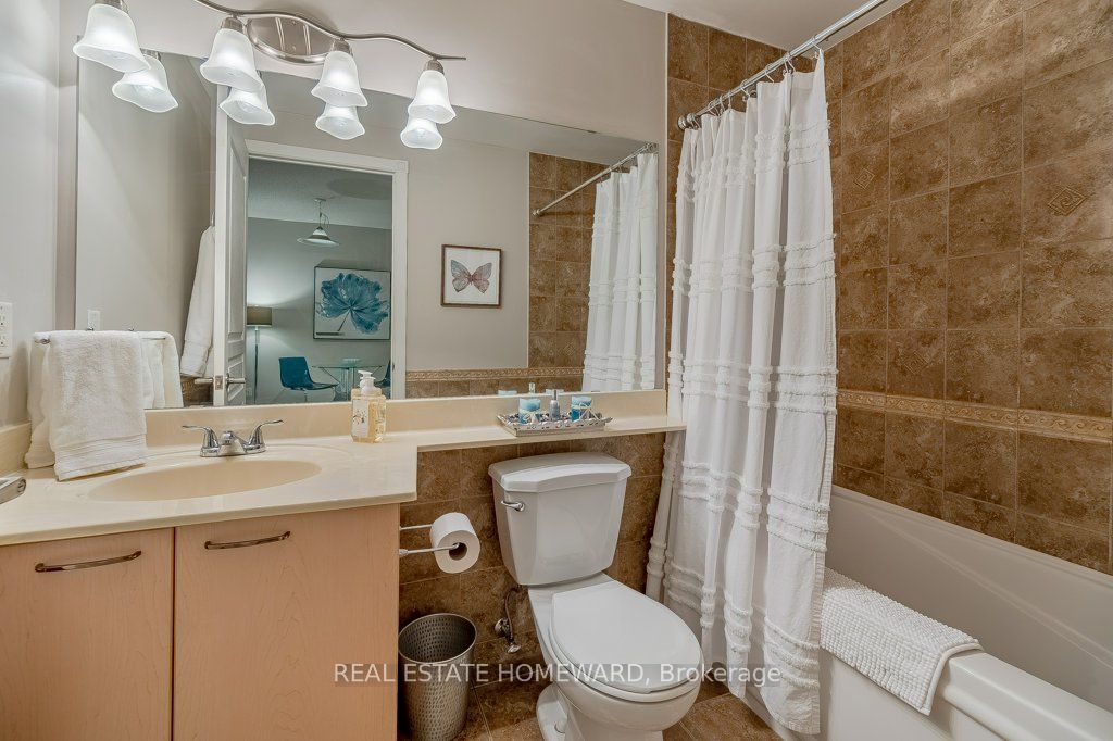 438 Richmond Street W, #219