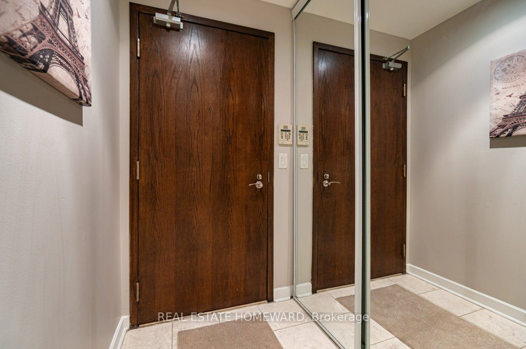 438 Richmond Street W, #219