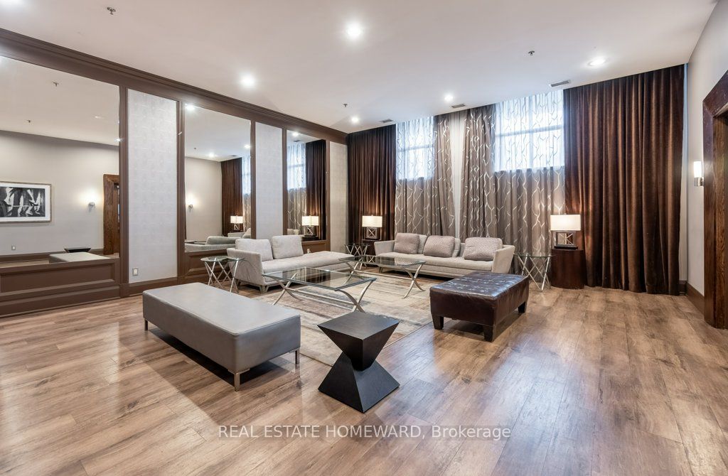 438 Richmond Street W, #219