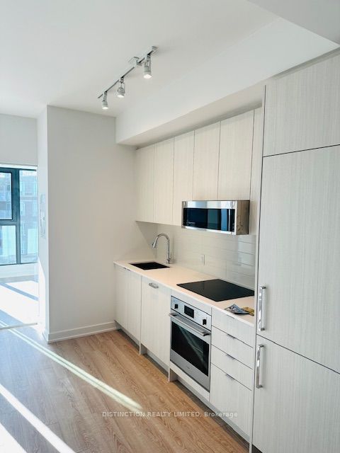 250 lawrence Avenue W, #616